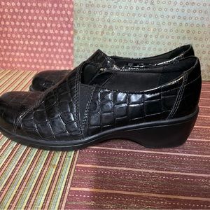 Clarks shoes women’s, size 5.5 M, black, side zip, loafer
